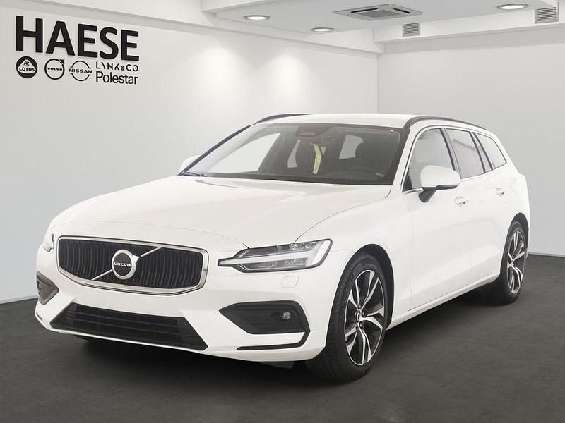 Gebraucht Volvo V60 Core 197 PS (144 kW) 2024 Crystal white pearl / metallic Kombi