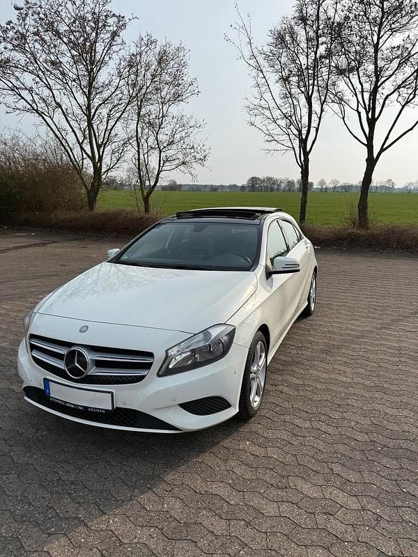 Gebraucht Mercedes A180 122 PS (89 kW) 2013 Weiß Limousine