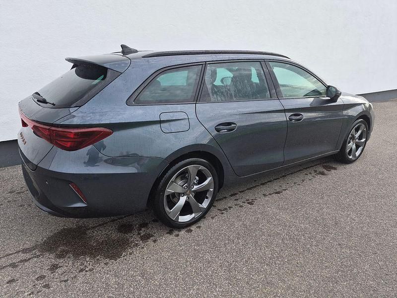 Neu Cupra Leon 150 PS (110 kW) 2026 Grau Limousine