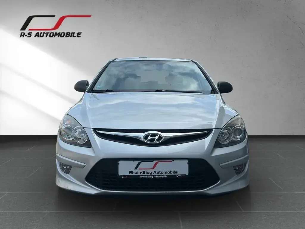 Gebraucht Hyundai i30 Edition 90 PS (66 kW) 2011 Silber Limousine