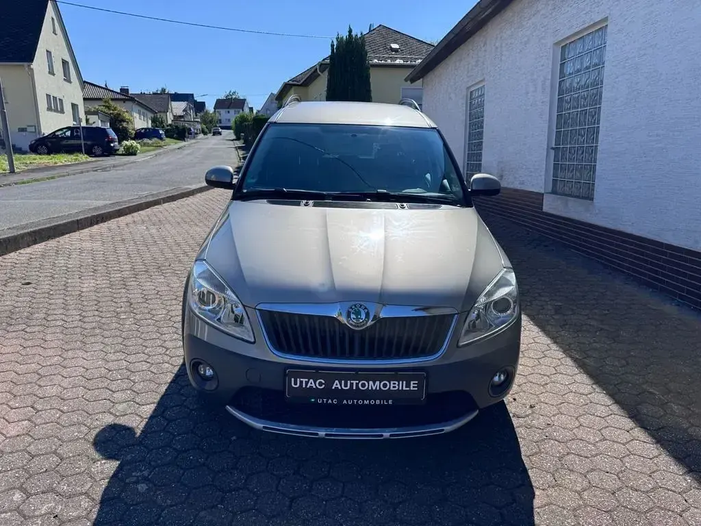 Gebraucht Skoda Roomster Scout 86 PS (63 kW) 2013 Beige Kombi