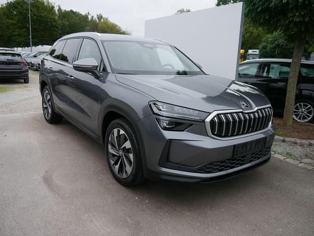 Graphite grau metallic graphite grau metallic graphite grau metallic Gebraucht 2024 Skoda Kodiaq Selection SUV | 45.317 € (Teuer) - Bild 1/4