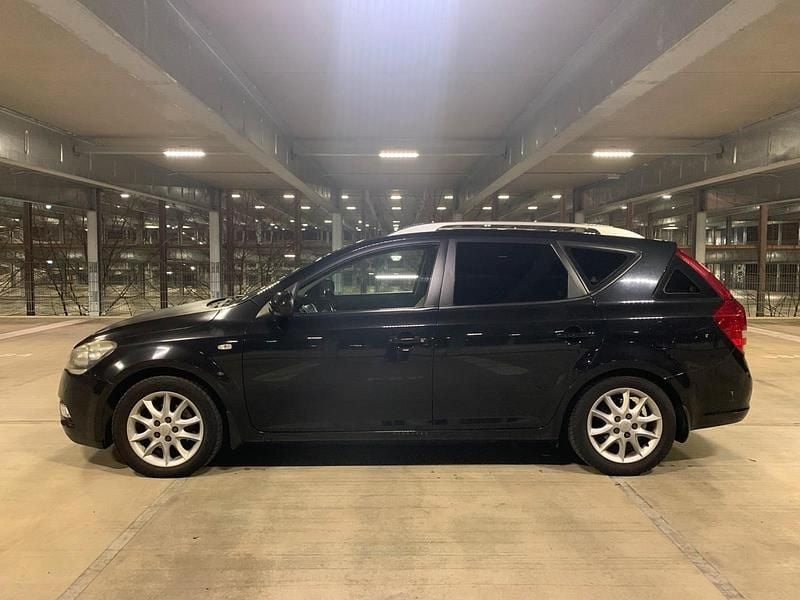 Gebraucht Kia Ceed 90 PS (66 kW) 2010 Schwarz Kleinwagen