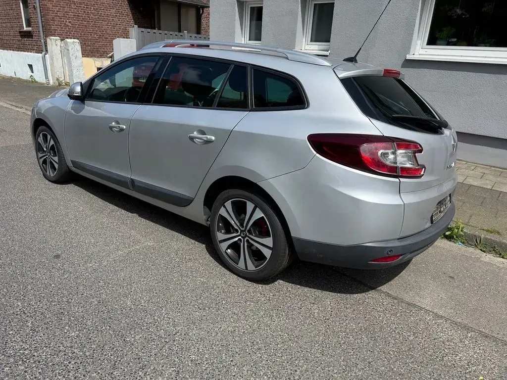 Gebraucht Renault Mégane III Dynamique 131 PS (96 kW) 2011 Silber Limousine