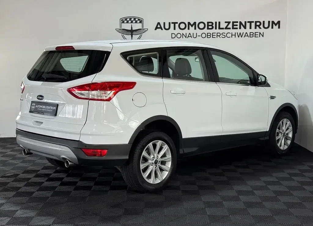Gebraucht Ford Kuga Titanium 150 PS (110 kW) 2016 Weiß SUV