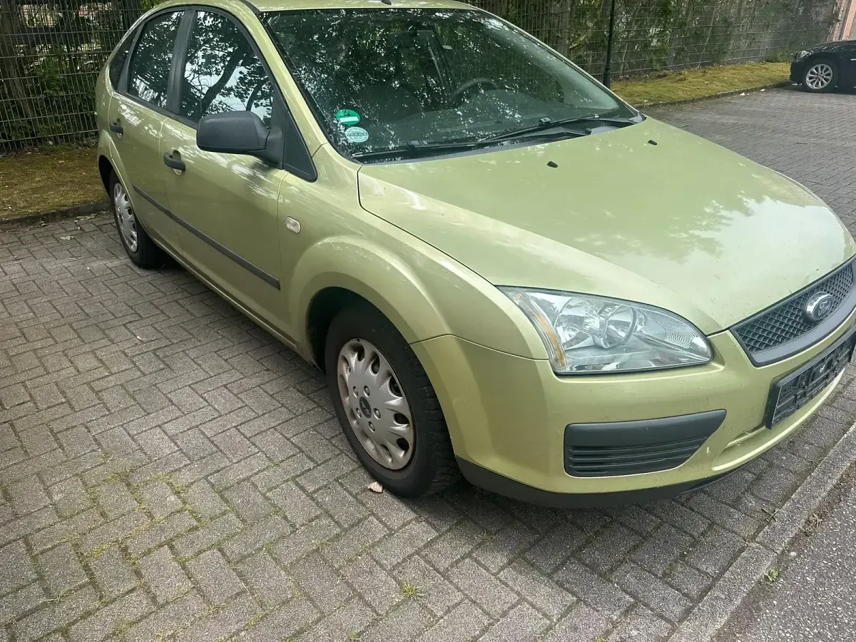 Gebraucht Ford Focus 101 PS (74 kW) 2006 Gelb Limousine