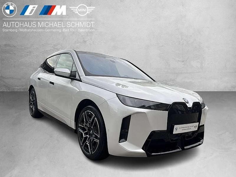 Mineralweiss Neu 2025 BMW iX M Sport SUV | 89.790 € (Teuer) - Bild 1/4