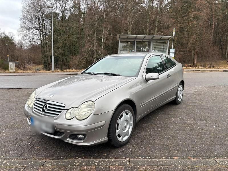 Gebraucht Mercedes C180 143 PS (105 kW) 2004 Silber Coupé