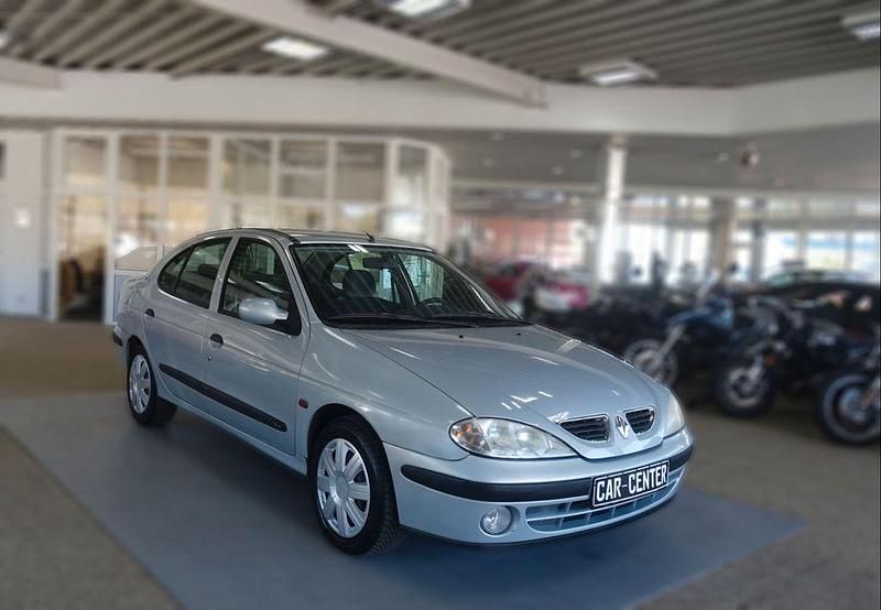 Gebraucht Renault Mégane Dynamique 107 PS (78 kW) 2001 Unbekannt (metallic) Limousine