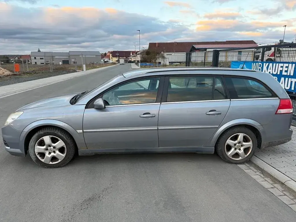 Gebraucht Opel Vectra Edition 140 PS (102 kW) 2007 Silber Limousine