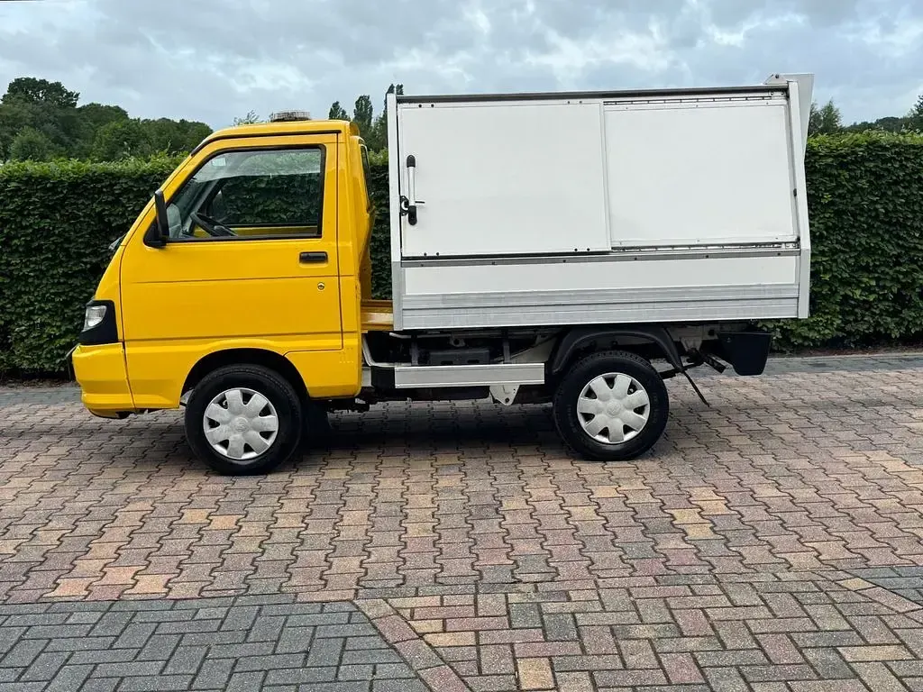 Gebraucht Piaggio Porter 83 PS (61 kW) 2016 Weiß SUV
