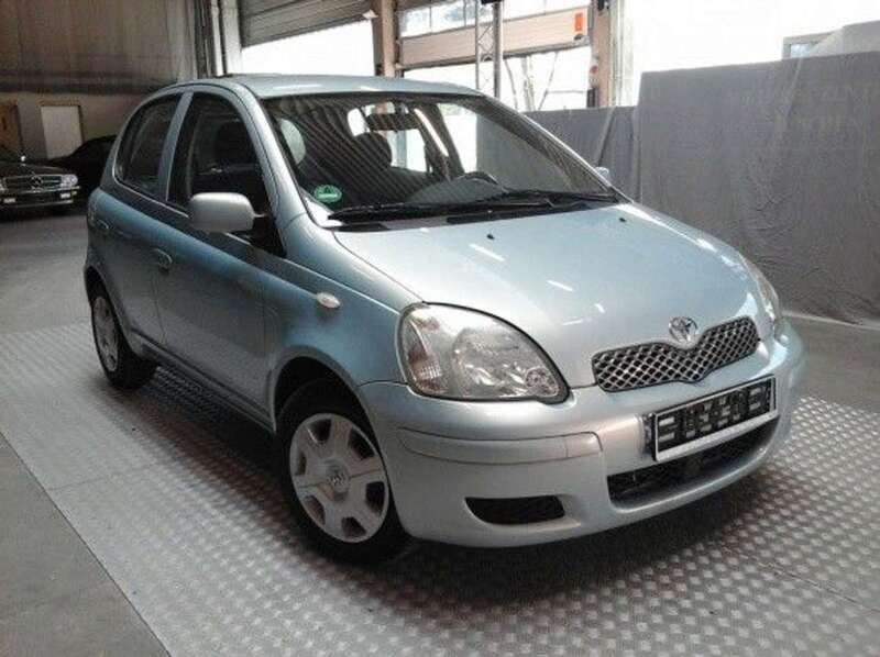 Grau metallic Gebraucht 2004 Toyota Yaris Sol Kleinwagen | 3.450 € (Etwas zu teuer) - Bild 1/3
