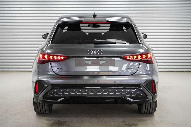 Neu Audi A3 S-Line 204 PS (150 kW) 2026 Daytonagrau Kleinwagen