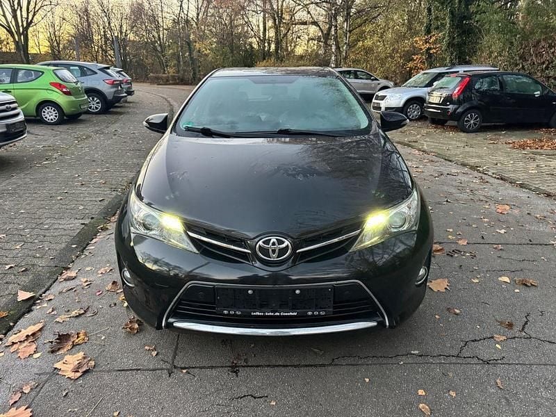 Schwarz Gebraucht 2014 Toyota Auris Comfort Limousine | 7.599 € (Fairer Preis) - Bild 1/4