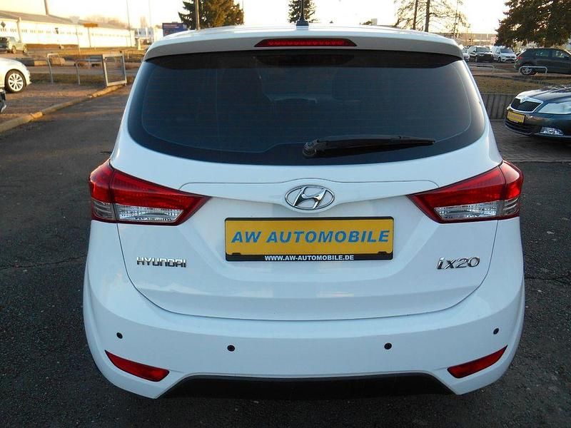 Gebraucht Hyundai ix20 Passion 125 PS (91 kW) 2016 Weiß Kleinwagen