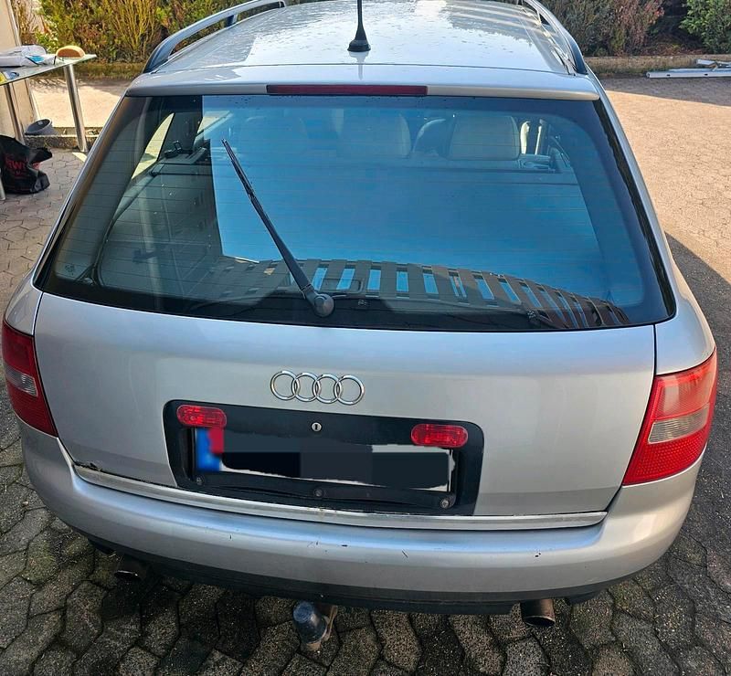 Gebraucht Audi A6 Basis 220 PS (161 kW) 2002 Grau Kombi