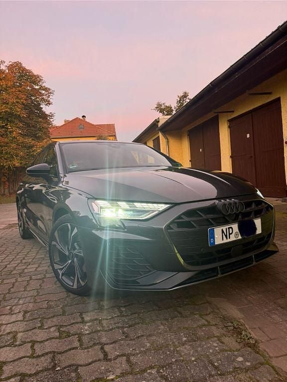 Grau Gebraucht 2024 Audi A3 Sportback S-Line Limousine | 35.700 € (Guter Preis) - Bild 1/4
