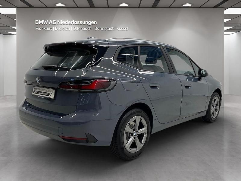 Gebraucht BMW 220 Active Tourer Luxury Line 156 PS (114 kW) 2025 Grau Van / Kleinbus