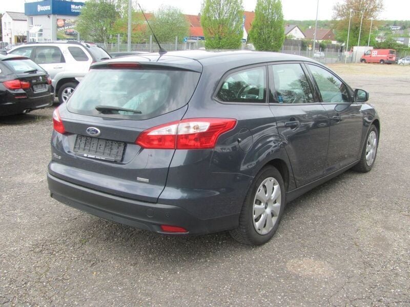 Gebraucht Ford Focus Trend 101 PS (74 kW) 2014 Grau Kombi