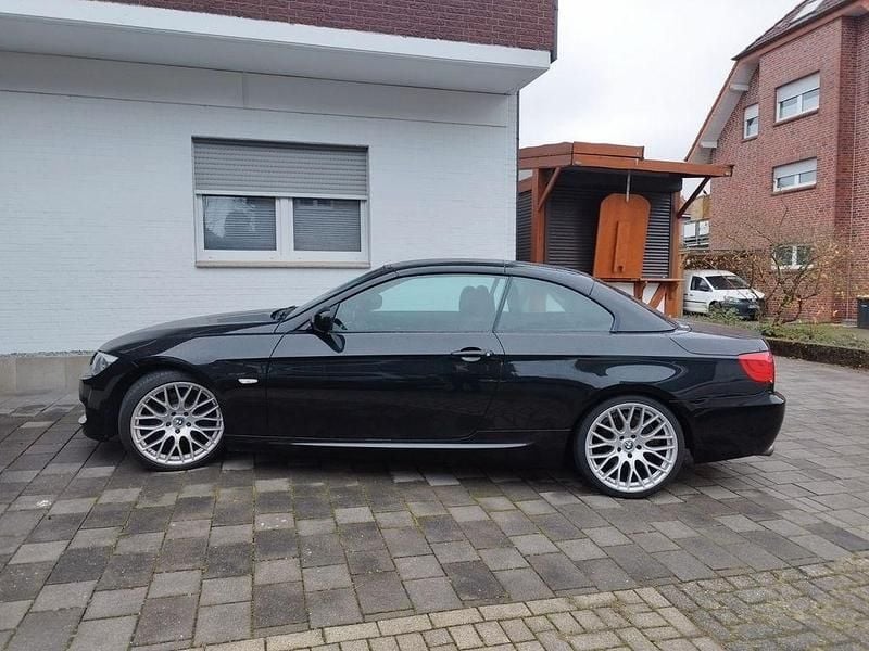 Gebraucht BMW 325 Cabriolet M Sport 218 PS (160 kW) 2012 Schwarz Cabrio