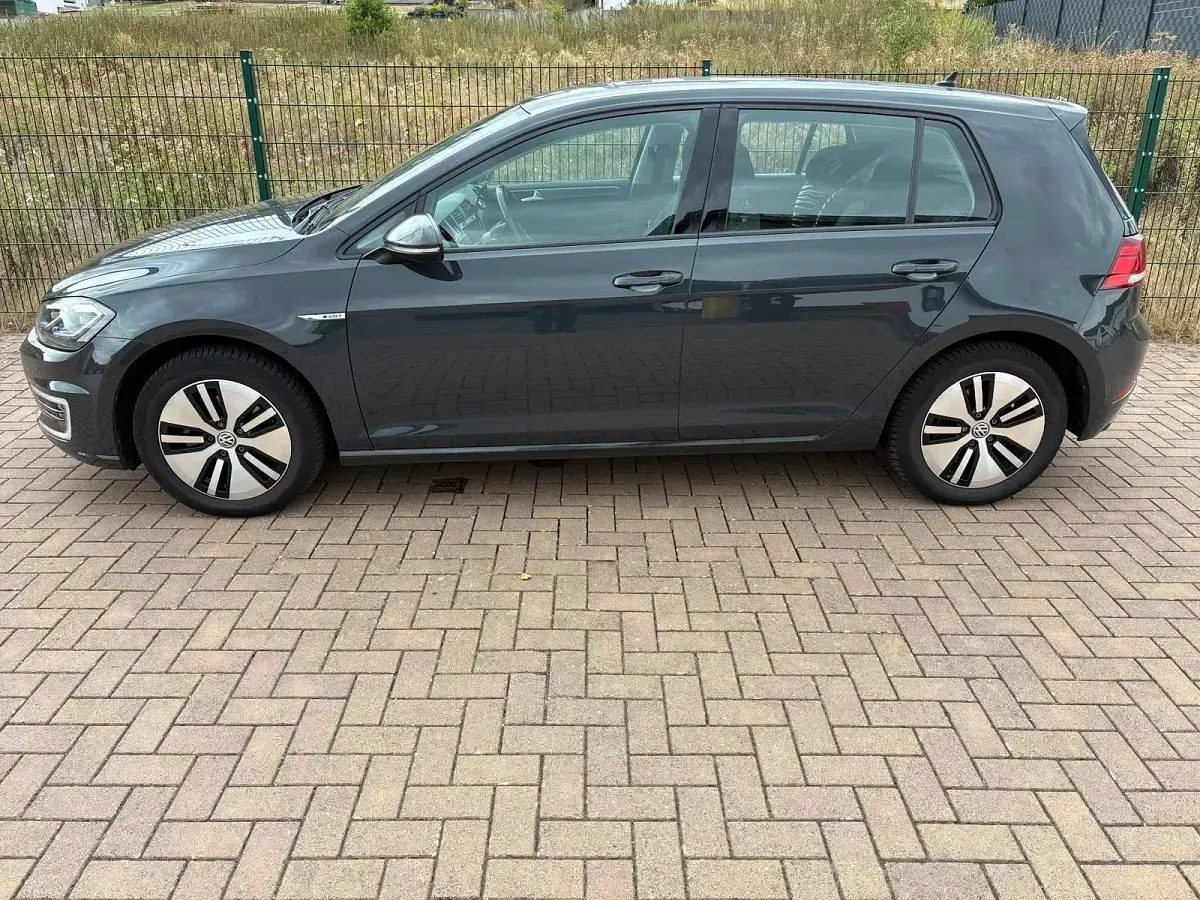 Gebraucht VW e-Golf 100 kW (136 PS) 2021 Grau Kleinwagen