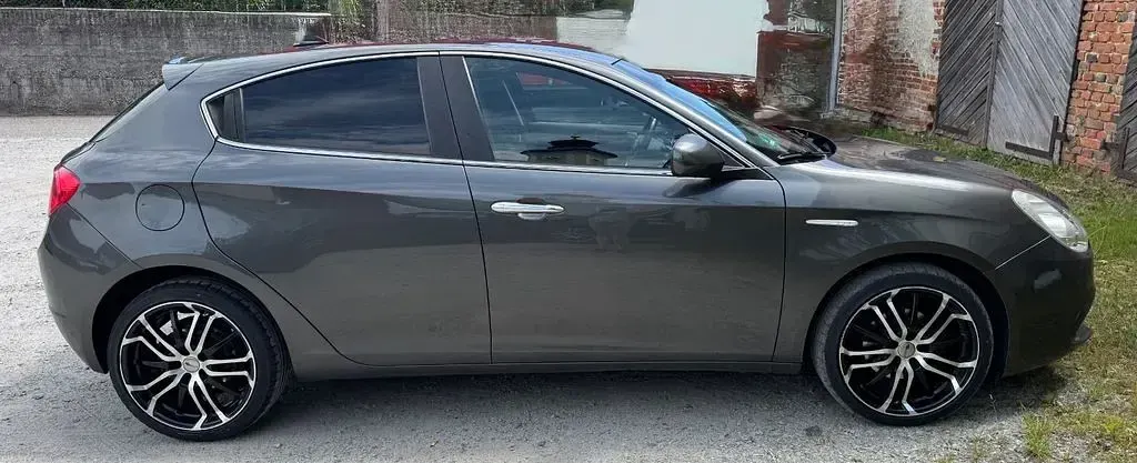 Gebraucht Alfa Romeo Giulietta 120 PS (88 kW) 2016 Grau Kleinwagen