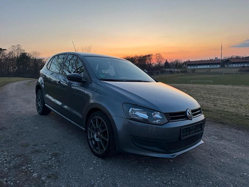 Gebraucht VW Polo 69 PS (50 kW) 2011 Grau Kleinwagen