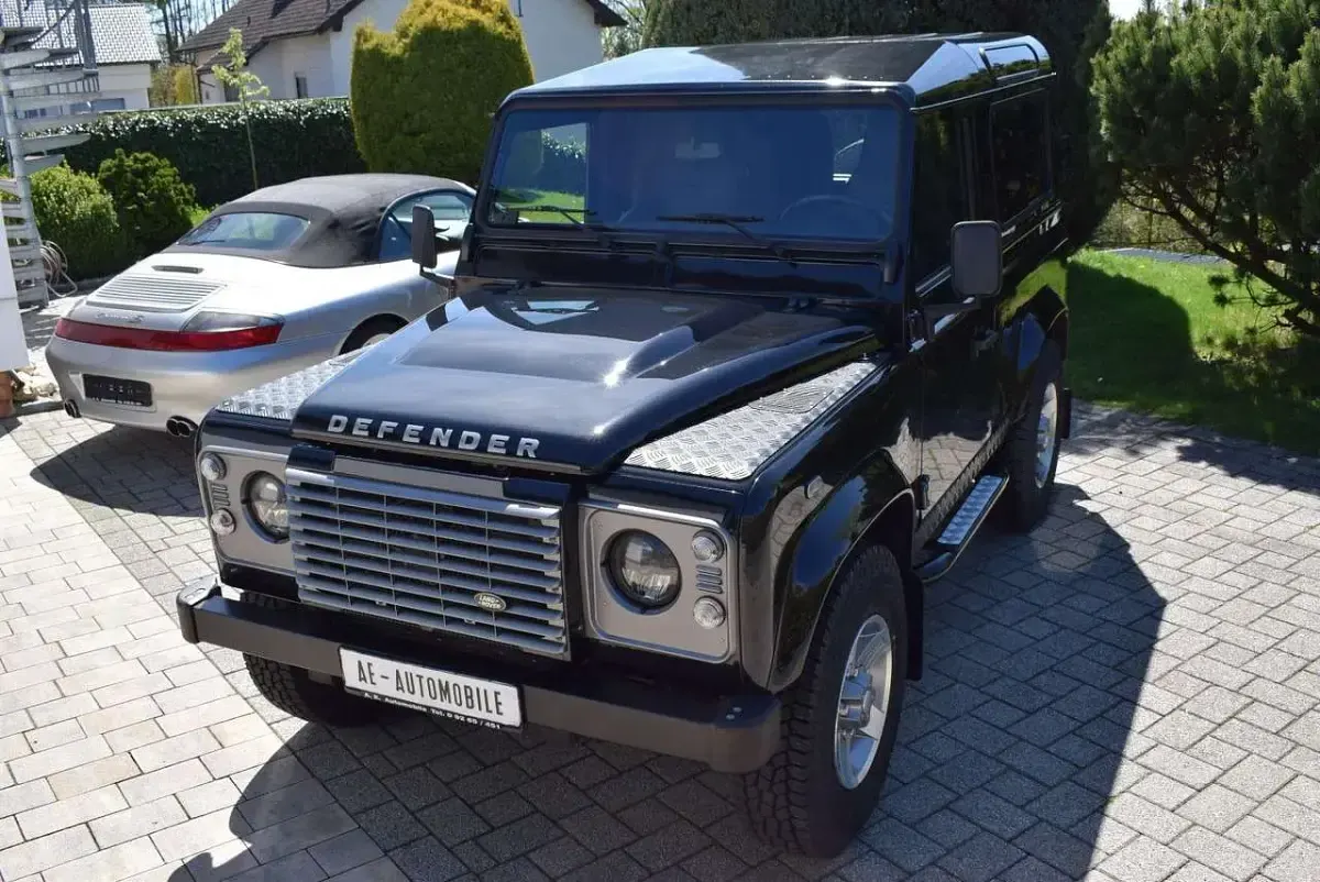 Gebraucht Land Rover Defender 122 PS (89 kW) 2016 Santorini black SUV