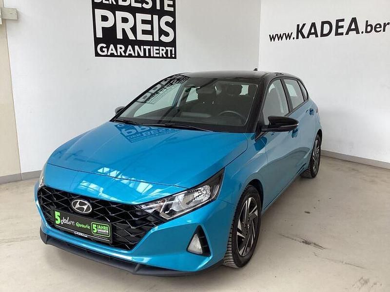 Gebraucht Hyundai i20 101 PS (74 kW) 2023 Aqua turquoise/ phantom black / mic (metallic) Kleinwagen
