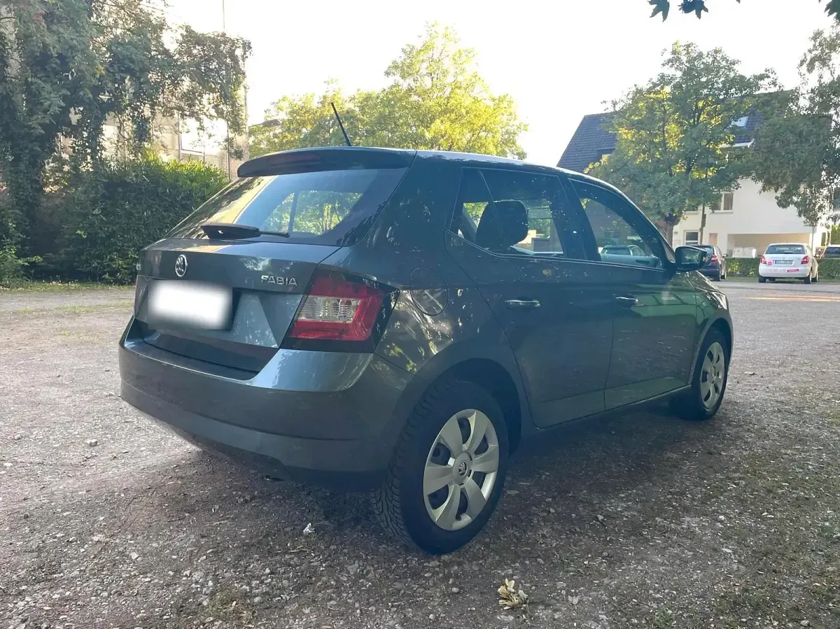 Gebraucht Skoda Fabia 60 PS (44 kW) 2017 Grau Kleinwagen