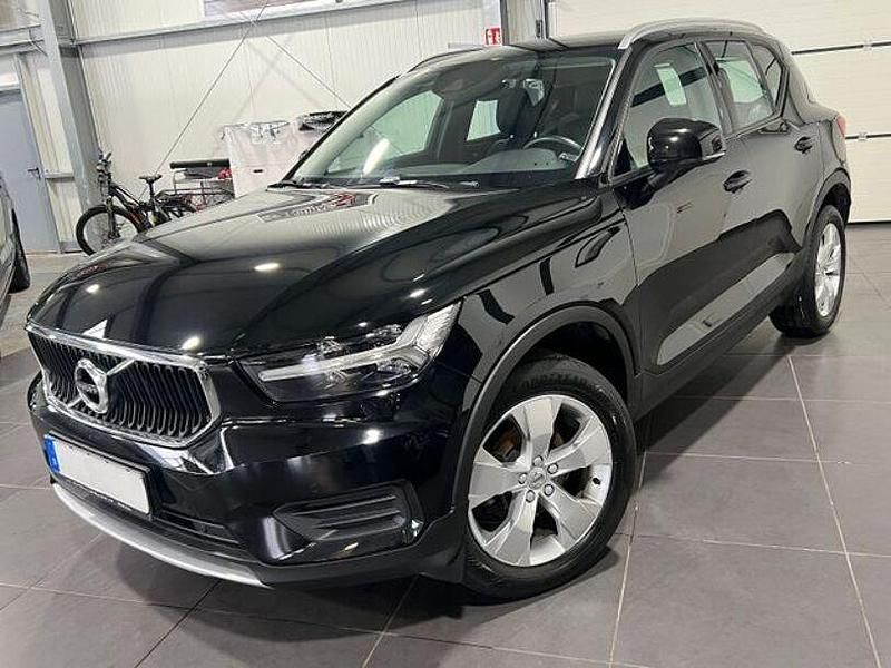 Black solid "stone" / solid Gebraucht 2019 Volvo XC40 SUV | 18.495 € (Fairer Preis) - Bild 1/4