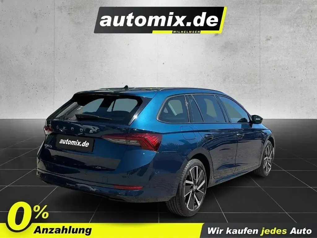 Gebraucht Skoda Octavia Clever 150 PS (110 kW) 2022 Lava blau Kombi