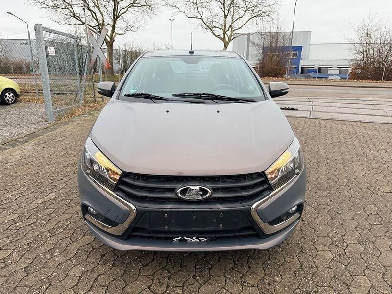 Gebraucht Lada Vesta 106 PS (77 kW) 2018 Limousine