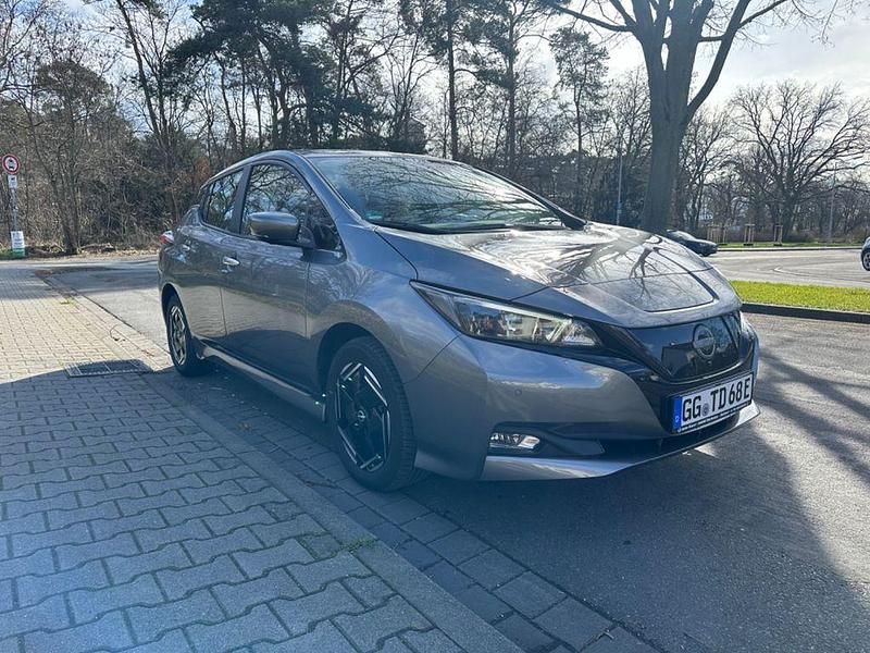 Gebraucht Nissan Leaf 360º 110 kW (150 PS) 2023 Grau Kleinwagen