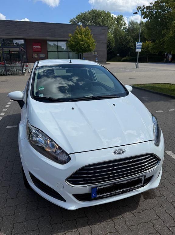 Weiß Gebraucht 2014 Ford Fiesta Ambiente Kleinwagen | 6.100 € (Guter Preis) - Bild 1/4
