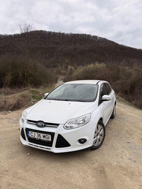 Używany Ford Focus Titanium 105 KM (77 kW) 2014 Biały Sedan/Limuzyna