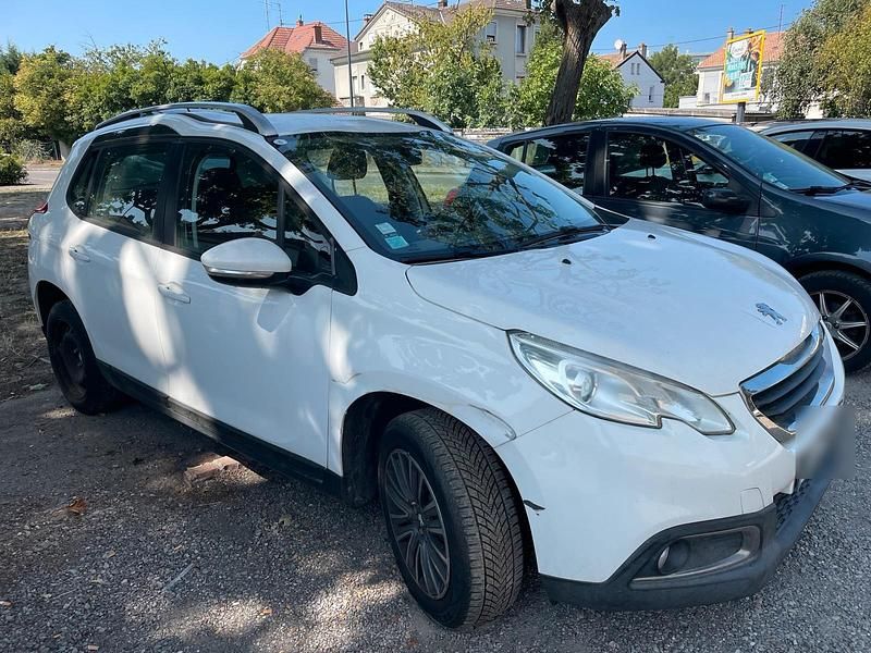 Weiß Gebraucht 2016 Peugeot 2008 SUV | 2.400 € - Bild 1/4