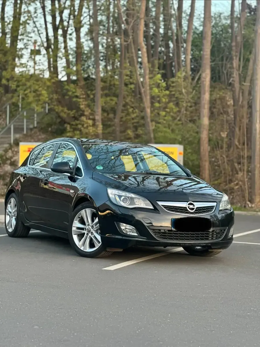 Usata Opel Astra 110 CV (80 kW) 2011 Nero Utilitaria