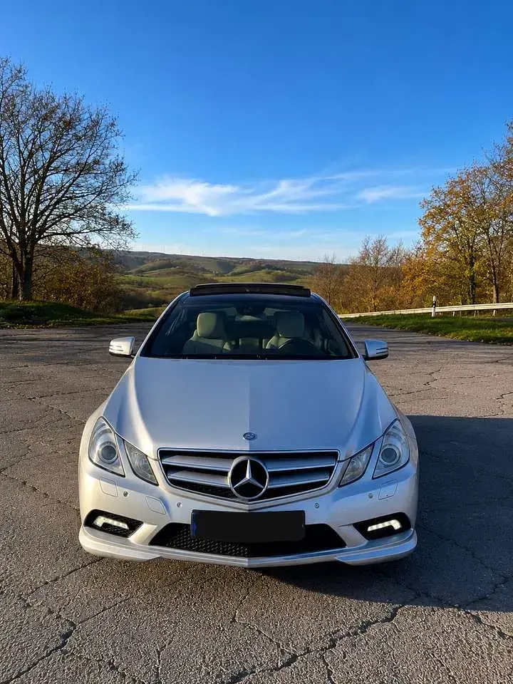 Gebraucht Mercedes E350 Avantgarde 231 PS (169 kW) 2009 Silber Coupé