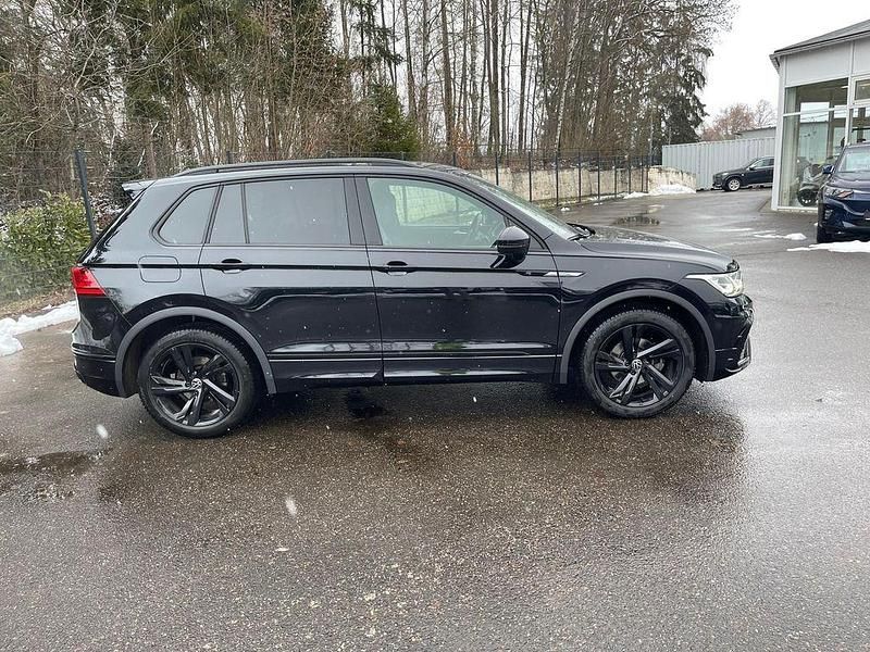 Gebraucht VW Tiguan R-line 150 PS (110 kW) 2022 Deep black perleffekt SUV