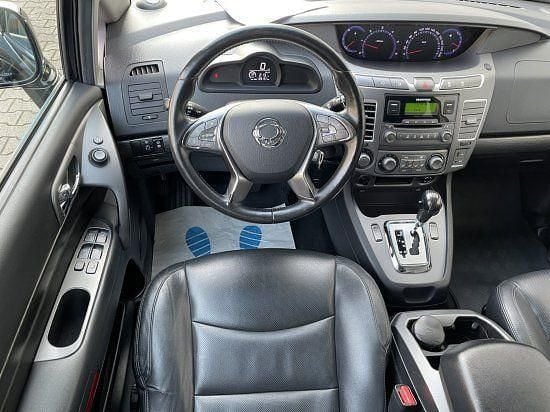 Gebraucht SsangYong Rodius 178 PS (130 kW) 2018 Space black lak Van / Kleinbus