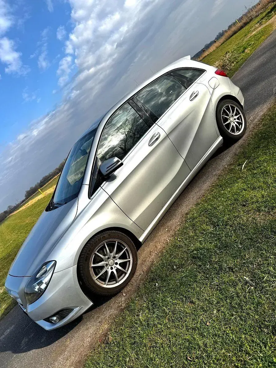Gebraucht Mercedes B200 136 PS (100 kW) 2012 Silber Kleinwagen
