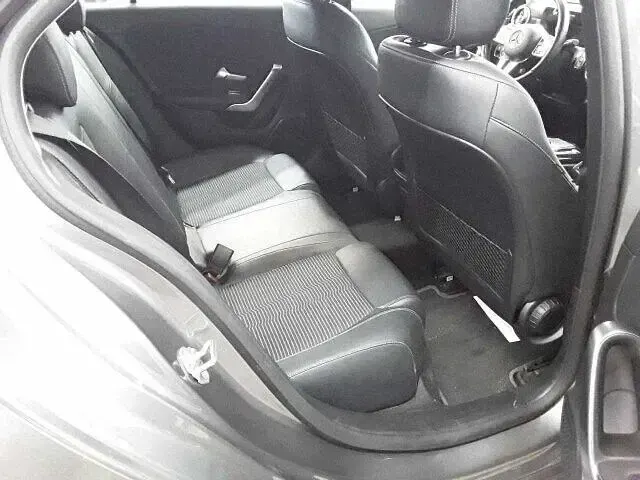 Gebraucht Mercedes A180 Progressive 136 PS (100 kW) 2021 Lack mountaingrau Limousine