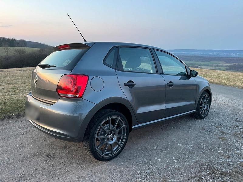 Gebraucht VW Polo 69 PS (50 kW) 2011 Grau Kleinwagen