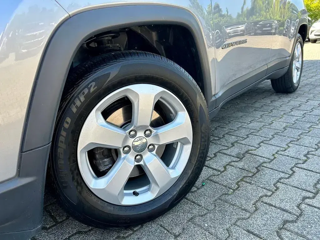 Gebraucht Jeep Compass Longitude 140 PS (102 kW) 2018 Silber SUV