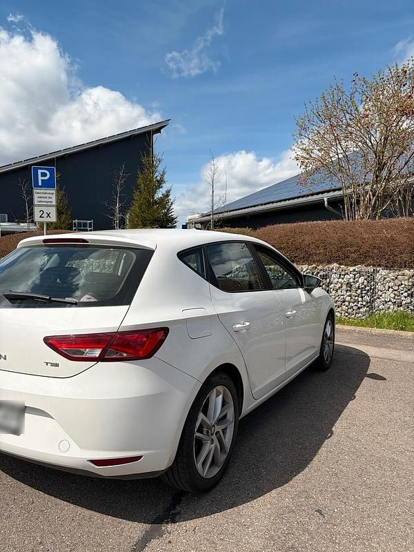 Gebraucht Seat Leon 122 PS (89 kW) 2014 Weiß Limousine