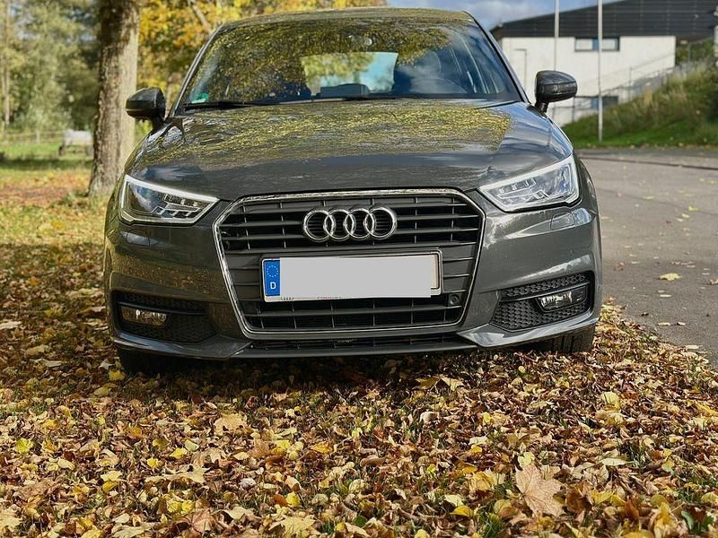 Grau Gebraucht 2018 Audi A1 Sportback Sport Kleinwagen | 15.200 € (Guter Preis) - Bild 1/4