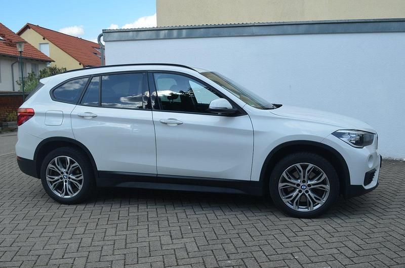 Weiß Gebraucht 2018 BMW X1 SUV | 22.700 € - Bild 1/4