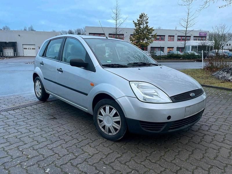 Gebraucht Ford Fiesta 2002 Silber Kleinwagen