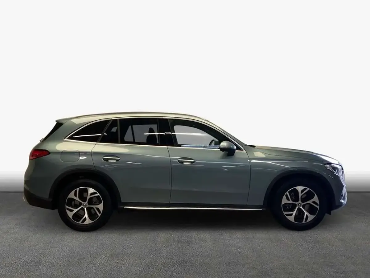 Gebraucht Mercedes GLC200 Avantgarde 204 PS (150 kW) 2025 Silber SUV